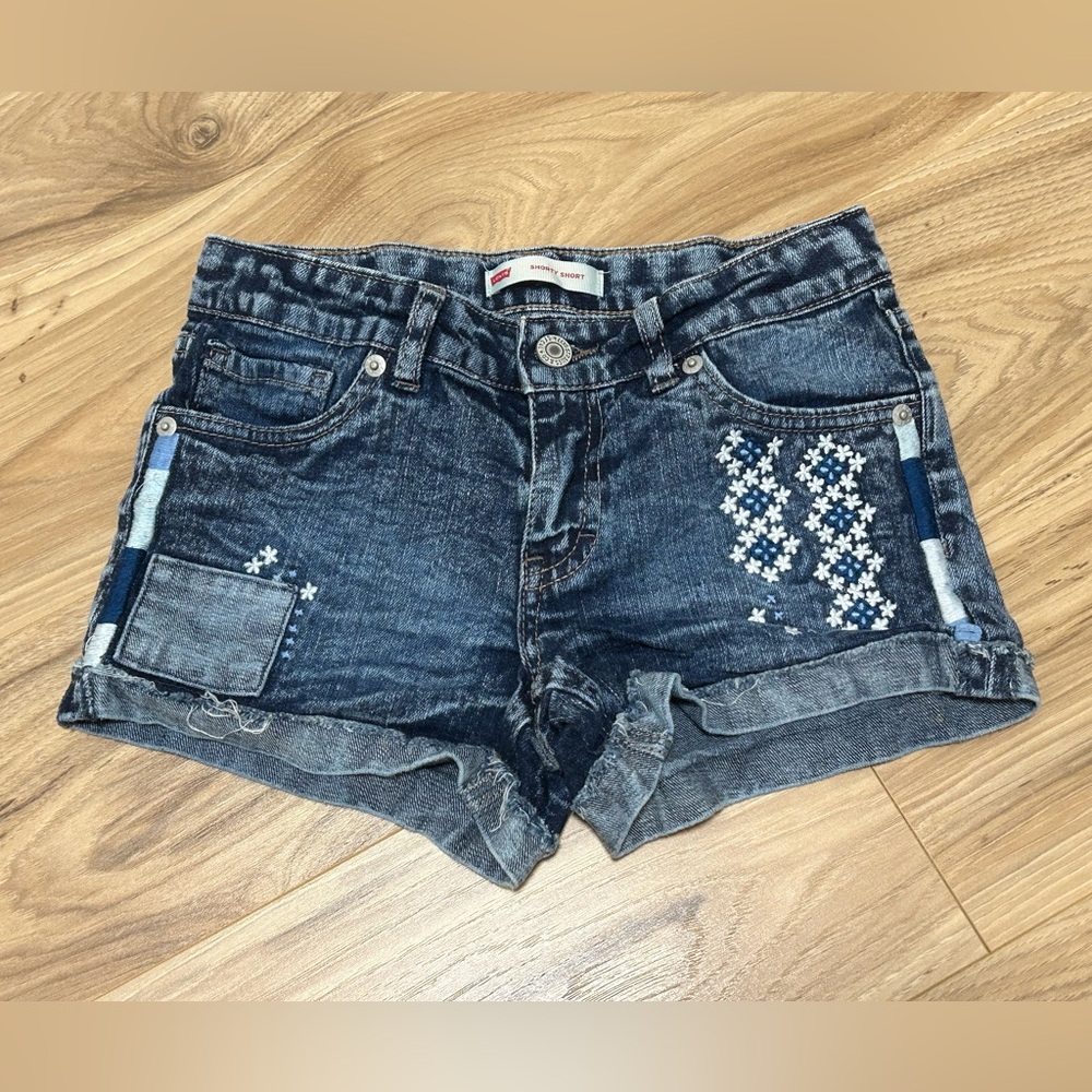 Levi’s embroidered kids short